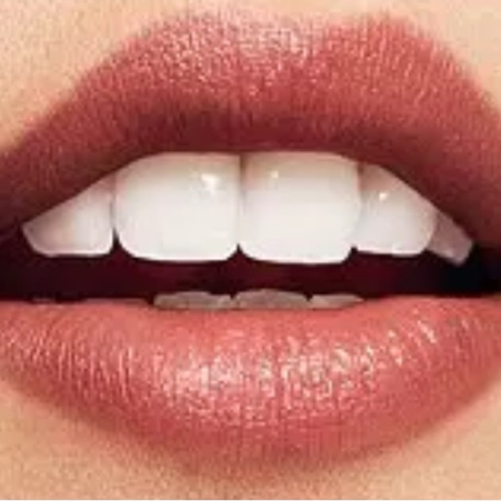 🌙💕Clinique Embrace Me Lipstick